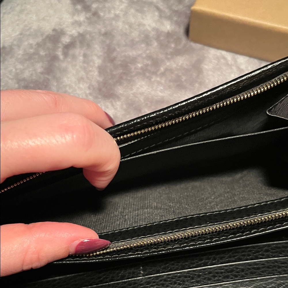 Gucci Black Pebbled Leather Wallet with Gold Stamp - Picture 8 of 12